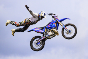 Judge Michael DiStefano, MNEC's Color Choice   "Look Mom! No Hands!"   by Rhonda Cullens, HonNEC